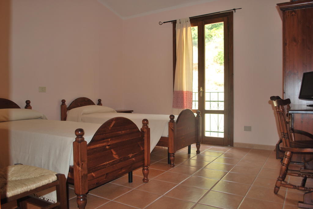 Punto Di Ristoro Uttolo Bed & Breakfast Baunei Ngoại thất bức ảnh